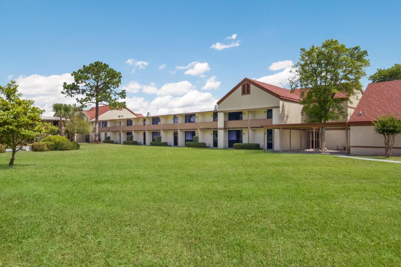 Red Roof Inn & Suites Brunswick I-95 Exterior foto