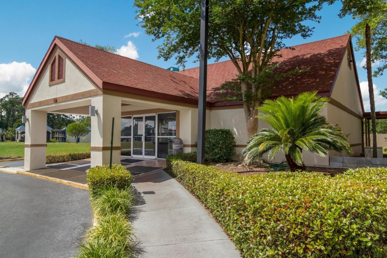 Red Roof Inn & Suites Brunswick I-95 Exterior foto
